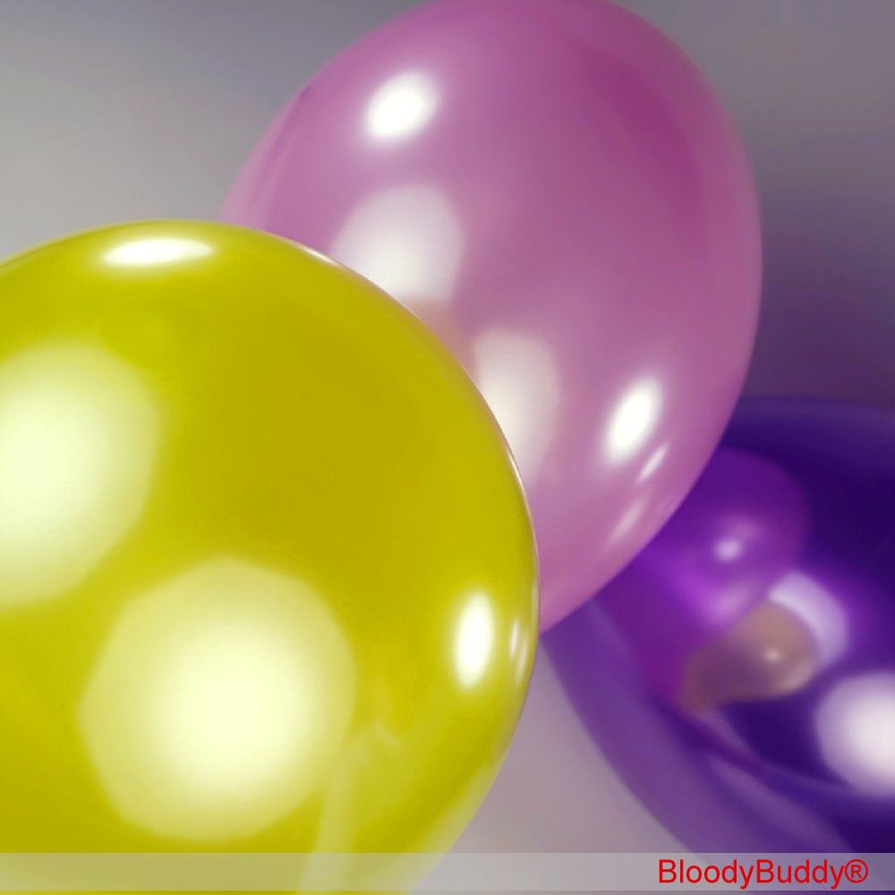Metallic-Luftballons farblich sortiert